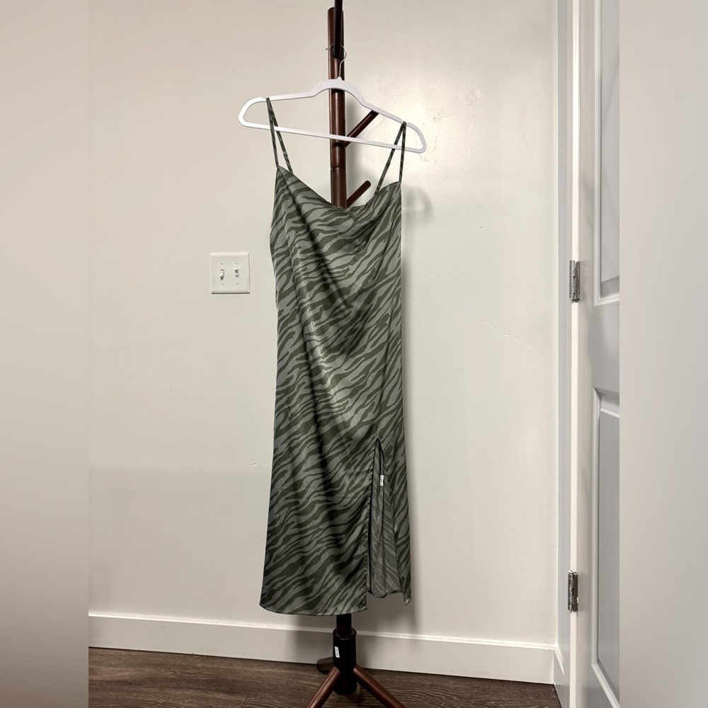 Green Zebra Maxi Dress. Size M Women’s.